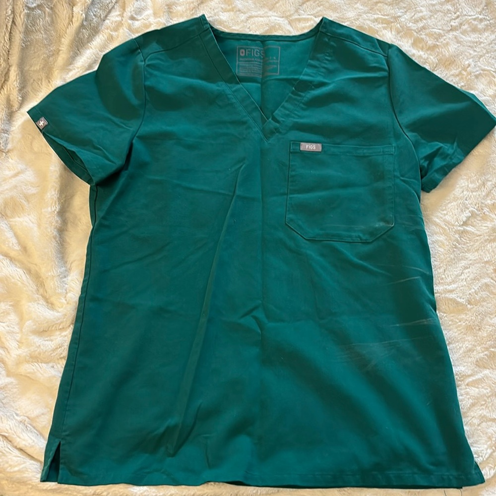 Women’s hunter green figs top
